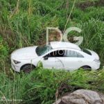 Vehículo de lujo se accidenta aparatosamente en la carretera federal 200 Pinotepa-Salina Cruz